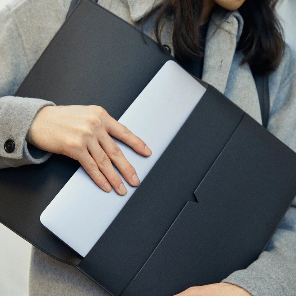 MacBook 13” laptop bag - von Holzhausen Black Portfolio